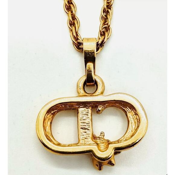 Christian Dior Chic CD Logo Bee Gold Tone Necklace - Picture 3 of 10